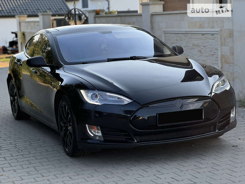 Ліфтбек Tesla Model S 2014 в Львові