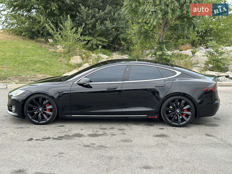 Ліфтбек Tesla Model S 2017 в Дніпрі