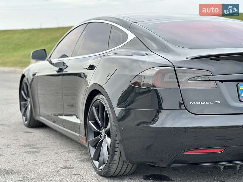 Ліфтбек Tesla Model S 2017 в Дніпрі