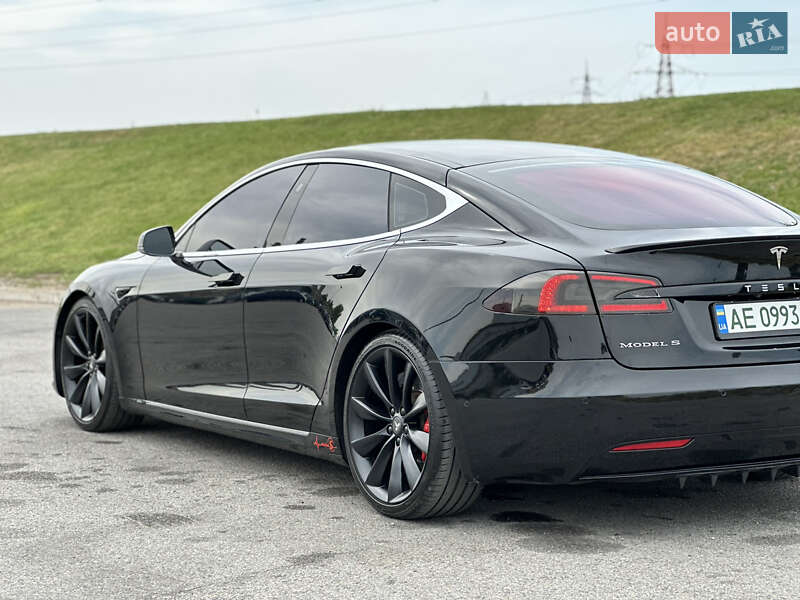 Ліфтбек Tesla Model S 2017 в Дніпрі