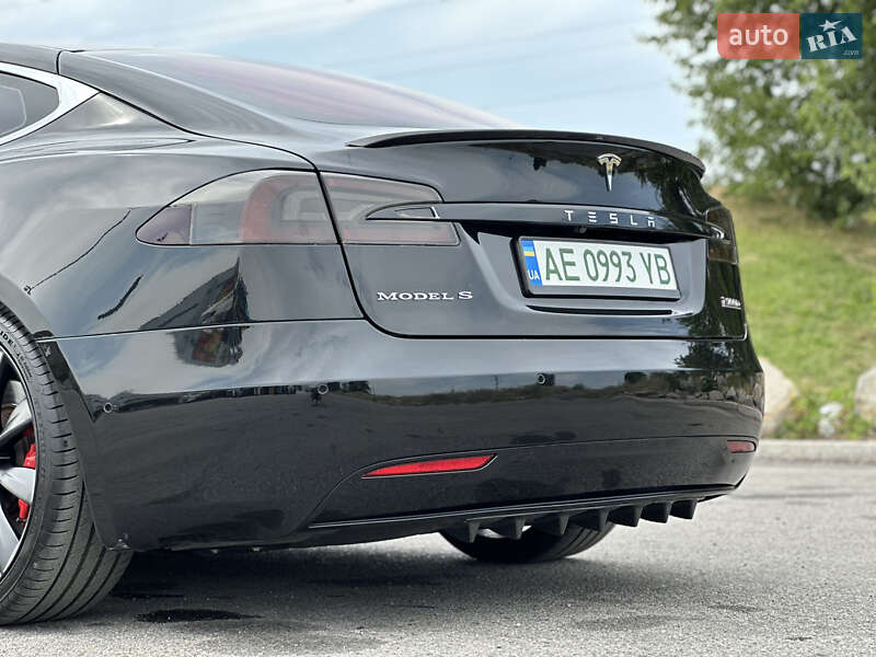 Ліфтбек Tesla Model S 2017 в Дніпрі