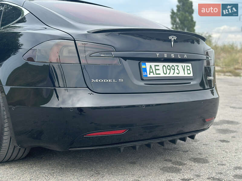 Ліфтбек Tesla Model S 2017 в Дніпрі