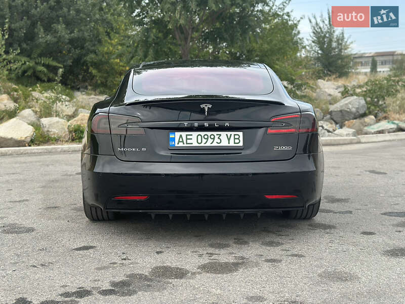 Ліфтбек Tesla Model S 2017 в Дніпрі