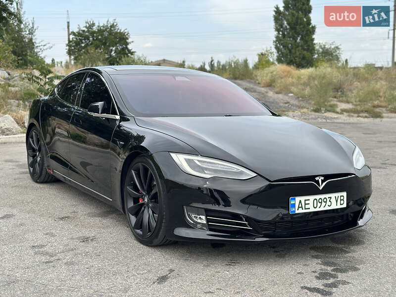 Ліфтбек Tesla Model S 2017 в Дніпрі