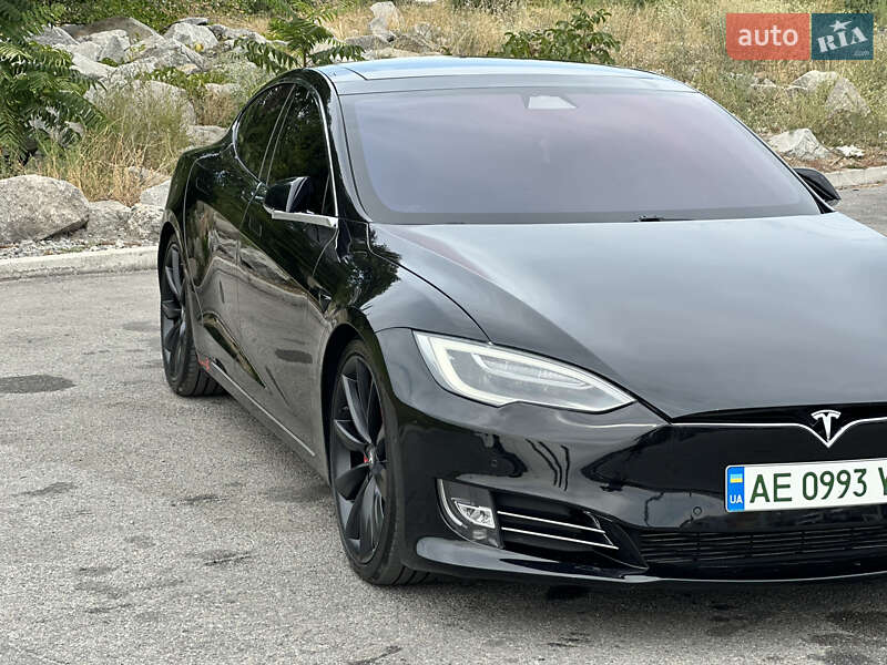 Ліфтбек Tesla Model S 2017 в Дніпрі