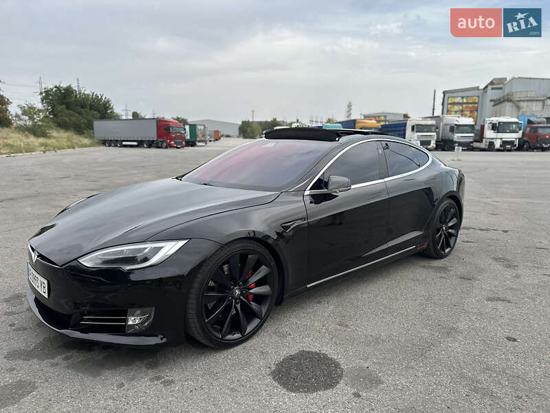 Лифтбек Tesla Model S 2017 в Днепре