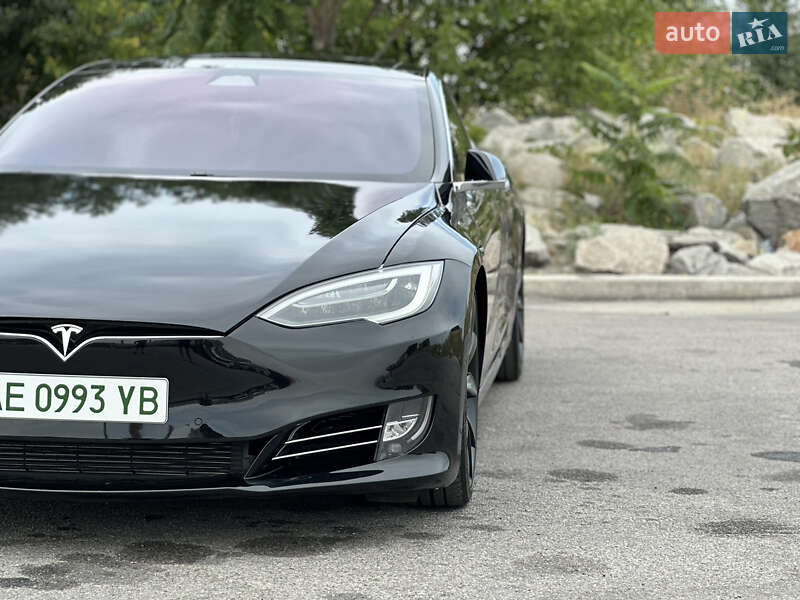 Ліфтбек Tesla Model S 2017 в Дніпрі