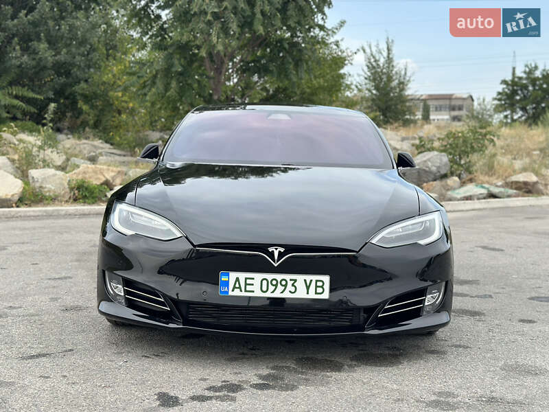 Ліфтбек Tesla Model S 2017 в Дніпрі