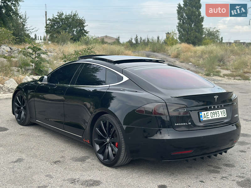 Ліфтбек Tesla Model S 2017 в Дніпрі
