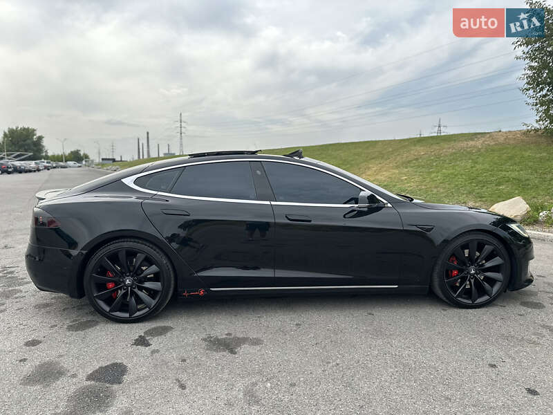 Ліфтбек Tesla Model S 2017 в Дніпрі