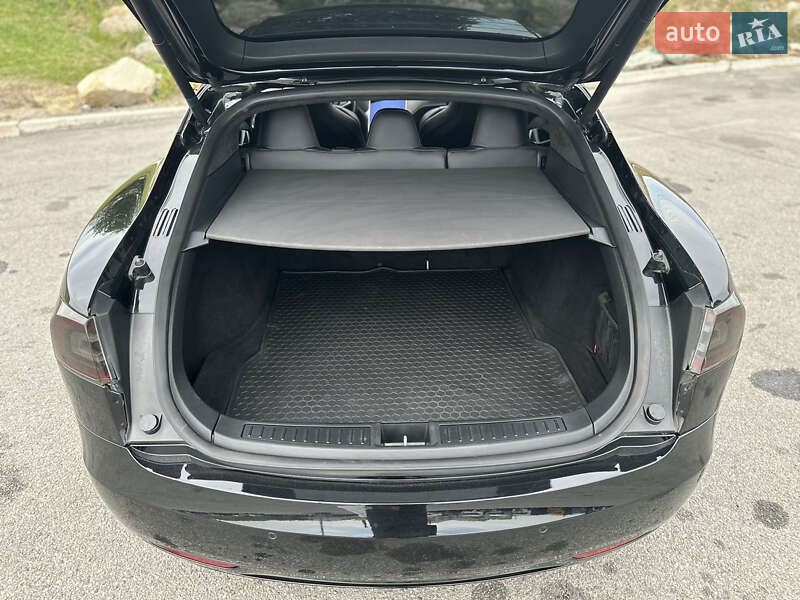 Лифтбек Tesla Model S 2017 в Днепре