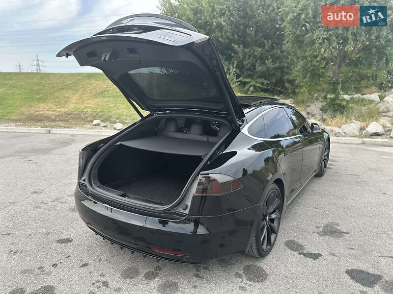 Ліфтбек Tesla Model S 2017 в Дніпрі