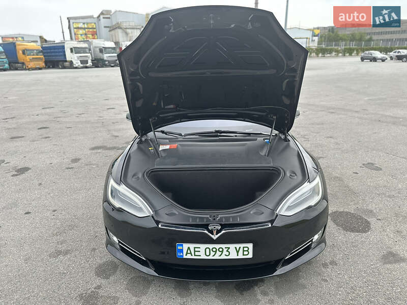 Ліфтбек Tesla Model S 2017 в Дніпрі