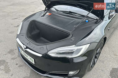 Ліфтбек Tesla Model S 2017 в Дніпрі