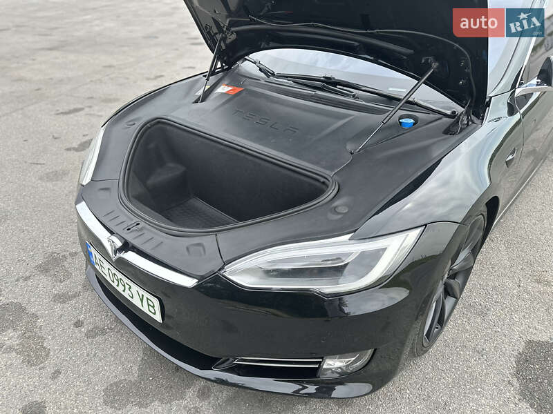 Ліфтбек Tesla Model S 2017 в Дніпрі