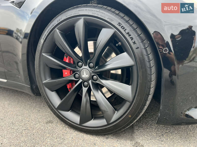 Ліфтбек Tesla Model S 2017 в Дніпрі