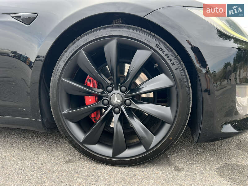 Ліфтбек Tesla Model S 2017 в Дніпрі