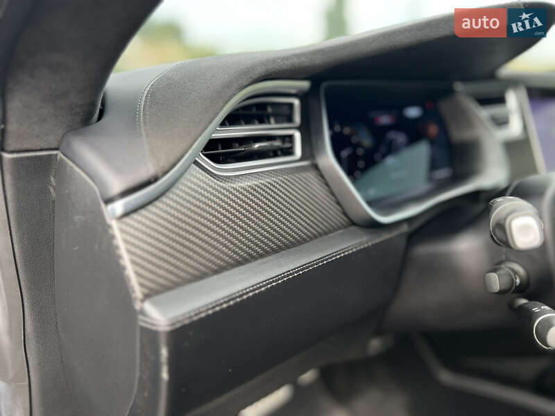 Лифтбек Tesla Model S 2017 в Днепре