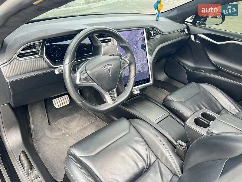 Ліфтбек Tesla Model S 2017 в Дніпрі