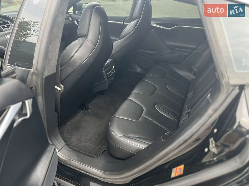 Ліфтбек Tesla Model S 2017 в Дніпрі