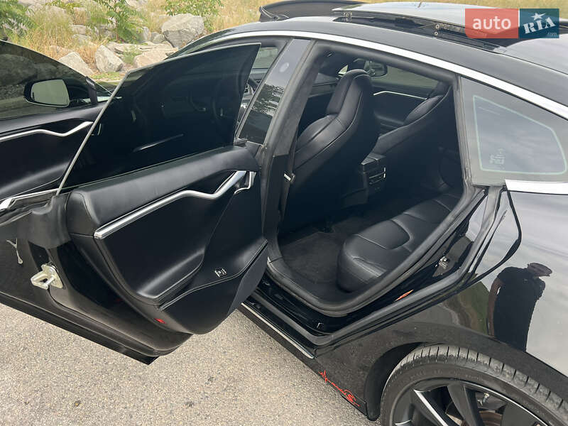 Лифтбек Tesla Model S 2017 в Днепре