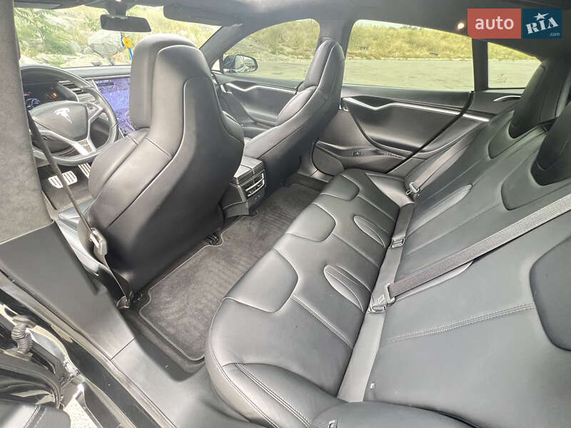Ліфтбек Tesla Model S 2017 в Дніпрі