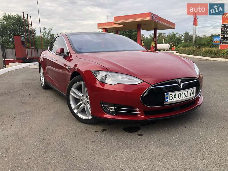 Лифтбек Tesla Model S 2016 в Киеве