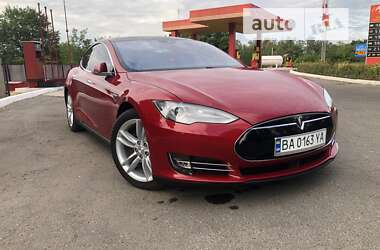 Лифтбек Tesla Model S 2016 в Киеве