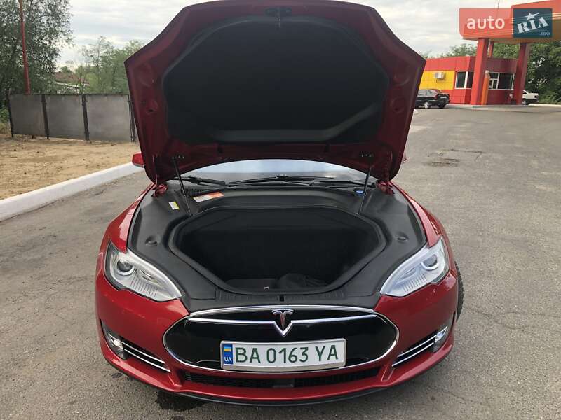 Лифтбек Tesla Model S 2016 в Киеве