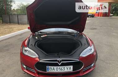 Лифтбек Tesla Model S 2016 в Киеве