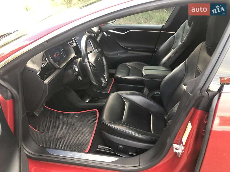 Лифтбек Tesla Model S 2016 в Киеве