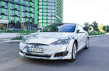 Ліфтбек Tesla Model S 2013 в Києві