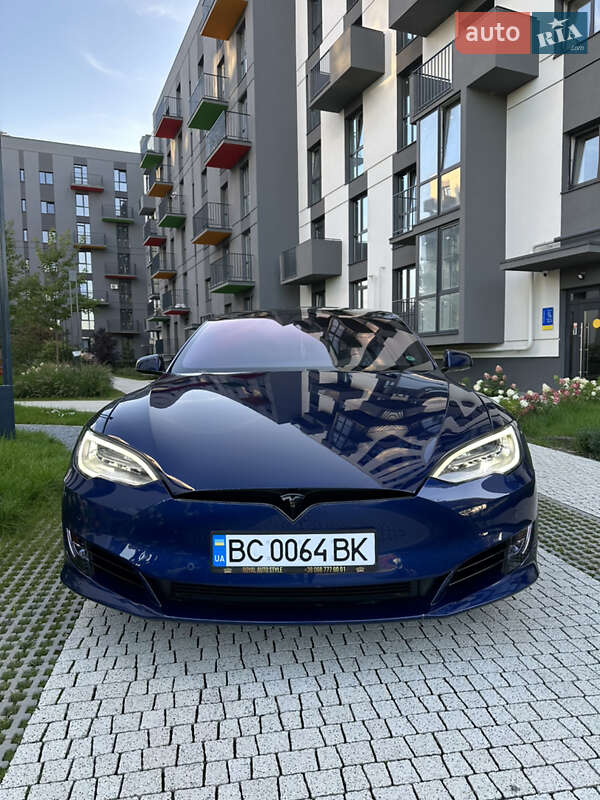 Лифтбек Tesla Model S 2018 в Львове