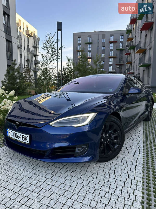 Лифтбек Tesla Model S 2018 в Львове