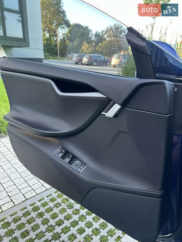 Лифтбек Tesla Model S 2018 в Львове