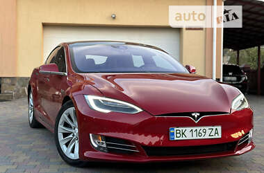 Лифтбек Tesla Model S 2016 в Ровно