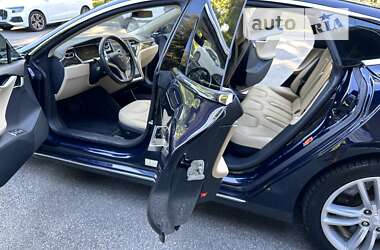 Ліфтбек Tesla Model S 2014 в 