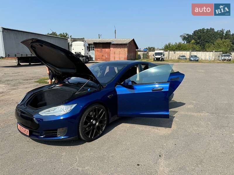 Tesla Model S 2015