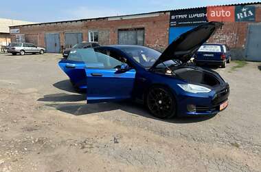 Лифтбек Tesla Model S 2015 в Фастове
