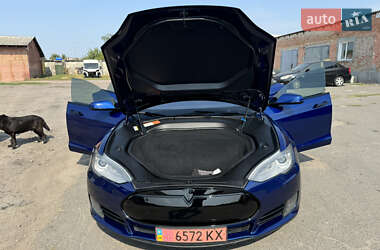 Лифтбек Tesla Model S 2015 в Фастове