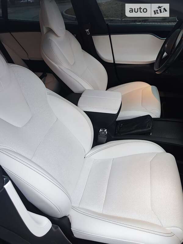 Лифтбек Tesla Model S 2018 в Николаеве