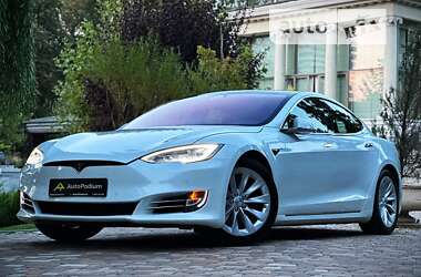 Ліфтбек Tesla Model S 2017 в Києві