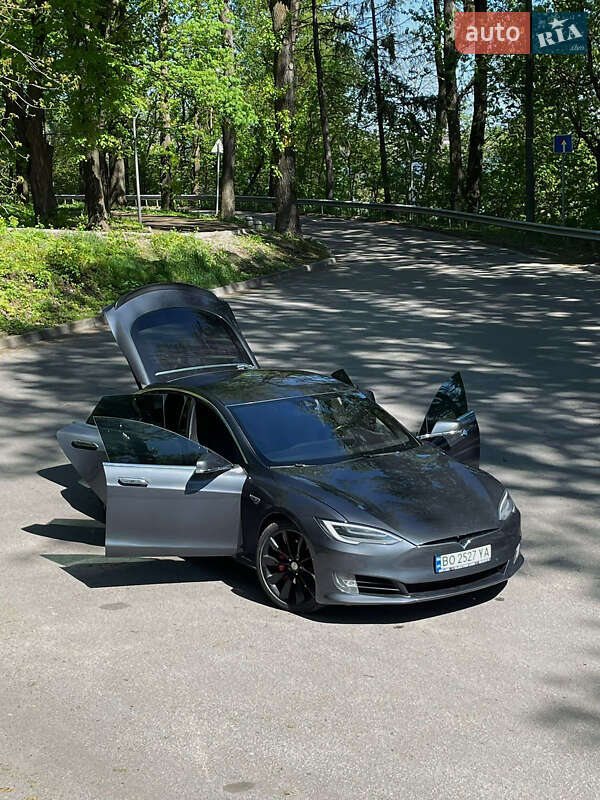Лифтбек Tesla Model S 2016 в 