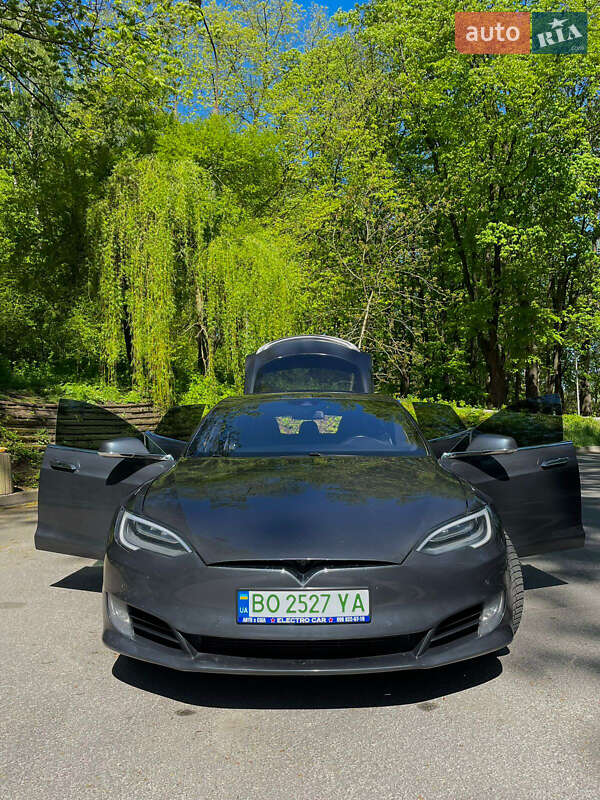 Лифтбек Tesla Model S 2016 в Тернополе