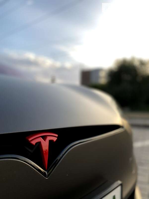 Лифтбек Tesla Model S 2023 в Днепре