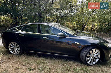 Лифтбек Tesla Model S 2013 в 