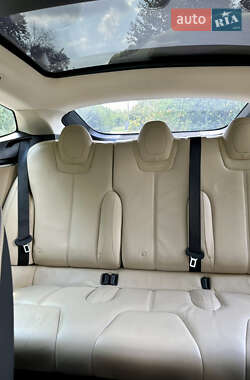Лифтбек Tesla Model S 2013 в 