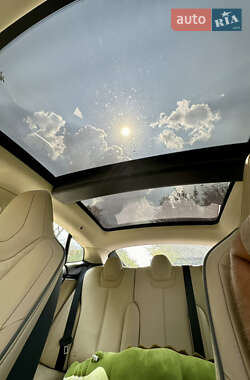 Лифтбек Tesla Model S 2013 в 