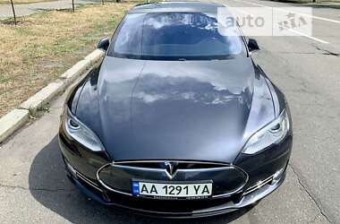 Ліфтбек Tesla Model S 2016 в Києві