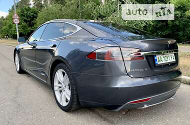 Ліфтбек Tesla Model S 2016 в Києві